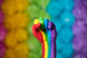 PARA TODOS E TODAS: COMO OS HOTÉIS DA REDE ACCOR SE TORNARAM REFERÊNCIAS PARA O PÚBLICO LGBT+